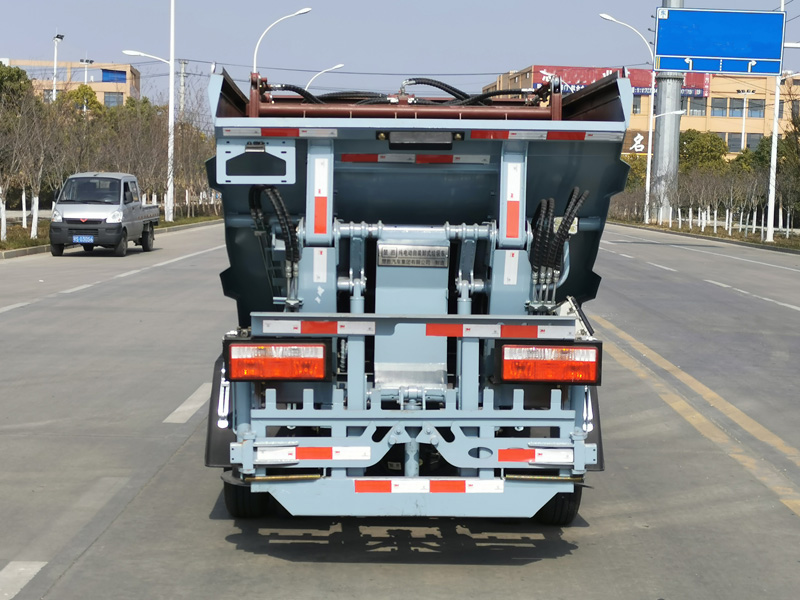 東風途逸純電動自裝卸式垃圾車